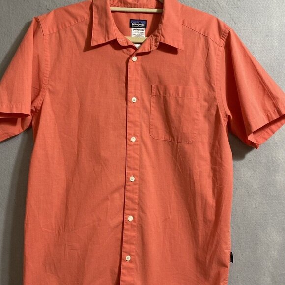 Patagonia Men's‎ Short Sleeve Shirt Organic Cotton Blend Coral Button Up Sz M - Picture 1 of 8